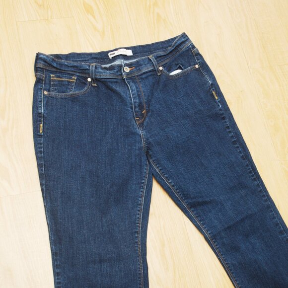 Levi's Women's 515Boot Cut Jeans PreOwned Size 14M - Picture 2 of 6